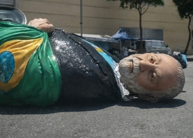 Escola de samba que homenageou Lula é rebaixada