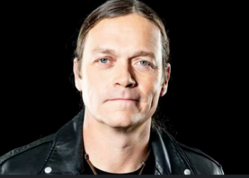 Morre Brad Arnold, vocalista da banda de rock 3 Doors Down, aos 47 anos