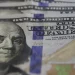 Dólar cai para o menor valor em 21 meses, e bolsa bate recorde