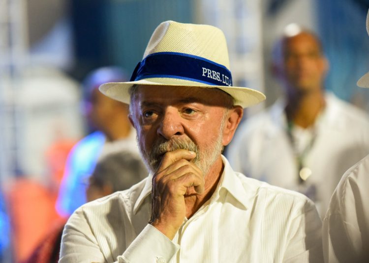 Viradouro é campeã no Rio de Janeiro; escola que homenageou Lula é rebaixada