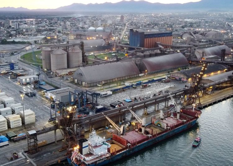 Economia brasileira cresce 2,3% em 2025, revela IBGE