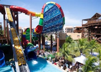 Beach Park ou Hot Park: qual o melhor parque aquático do Brasil?
