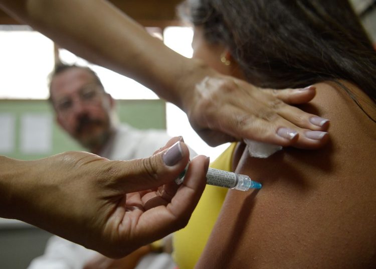 Vacinação contra HPV avança, mas mortes ainda preocupam