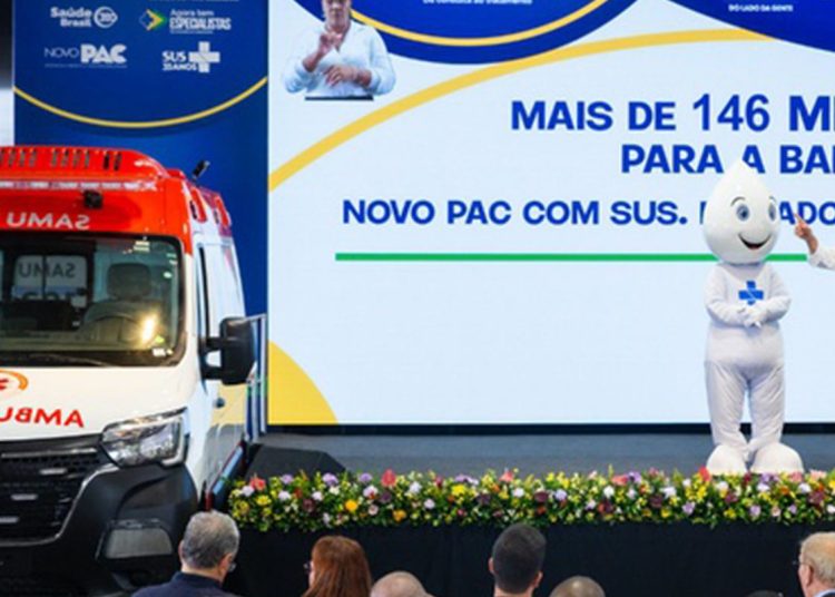 Saúde entrega ambulâncias, unidades móveis e equipamentos na Bahia