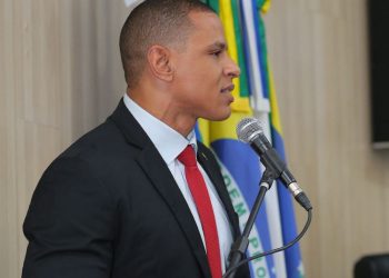 Câmara de Campos aprova Moção de Apoio apresentada por Maicon Cruz em defesa do piso nacional para funcionários da educação