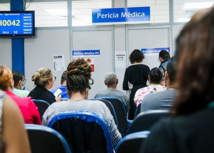 INSS faz mutirão de perícias médicas para reduzir tempo de espera