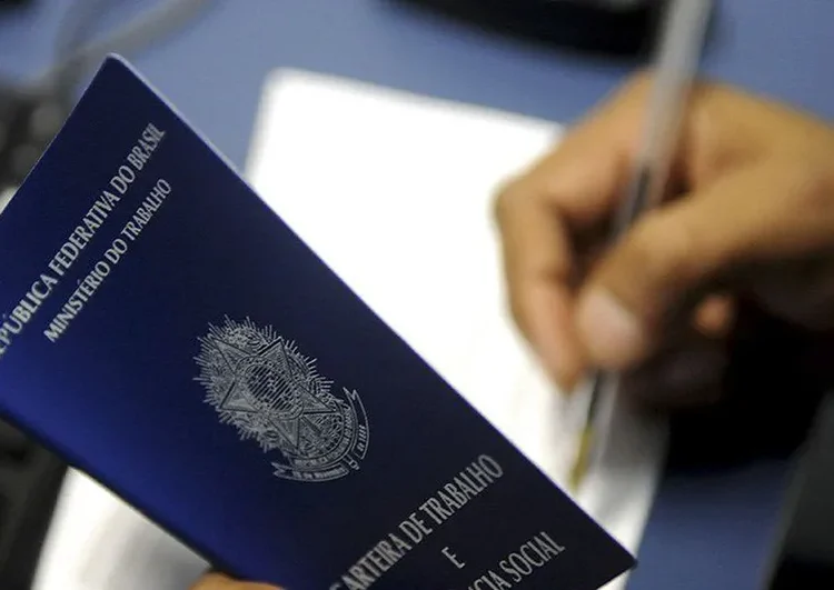 Governo do Estado divulga mais de 2,4 mil vagas de emprego formal, estágio e jovem aprendiz