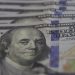 Dólar cai para R$ 5,21 em dia de correção no mercado