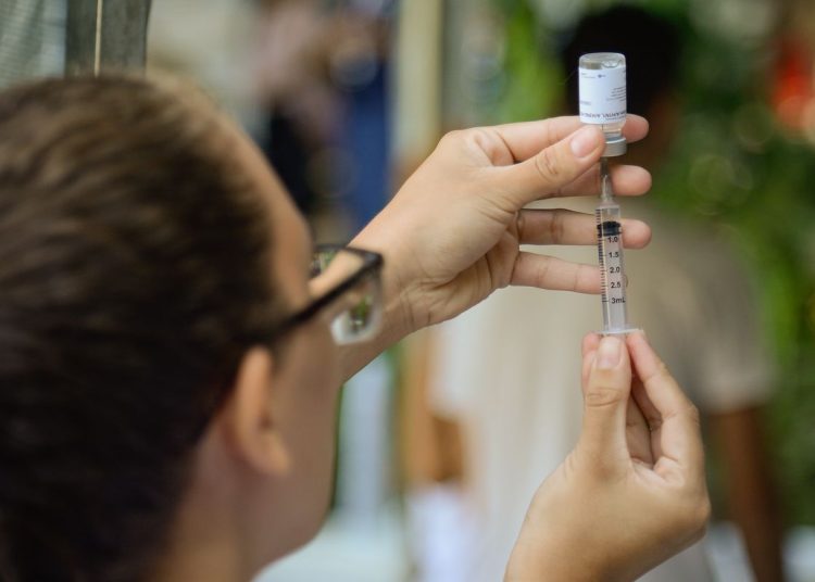 Vacinação nacional contra gripe começa no sábado
