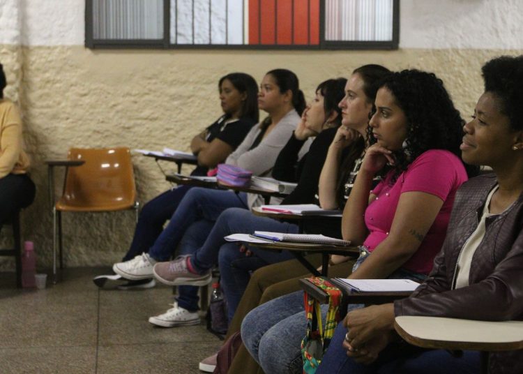 Cursinhos populares podem aderir à rede de apoio federal até o dia 4