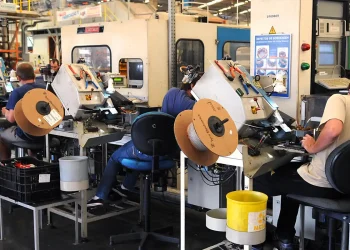 Alta da atividade industrial em janeiro não compensa perdas acumuladas