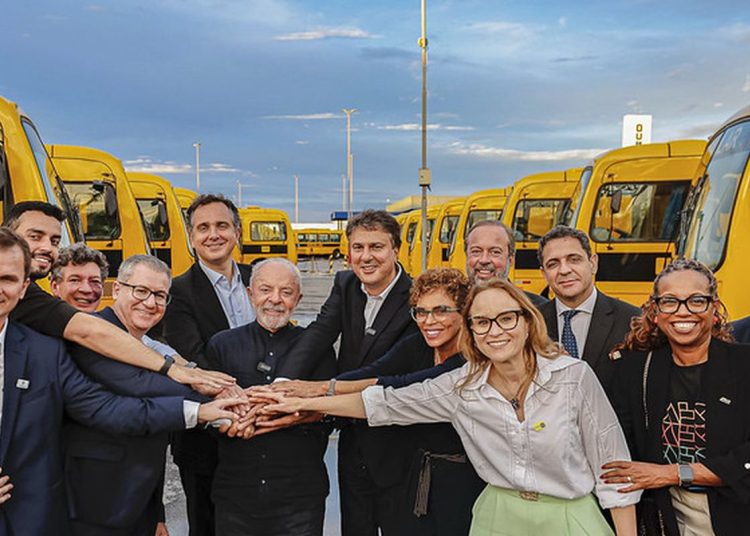 Investir em educação é o jeito de salvar o Brasil, defende Lula