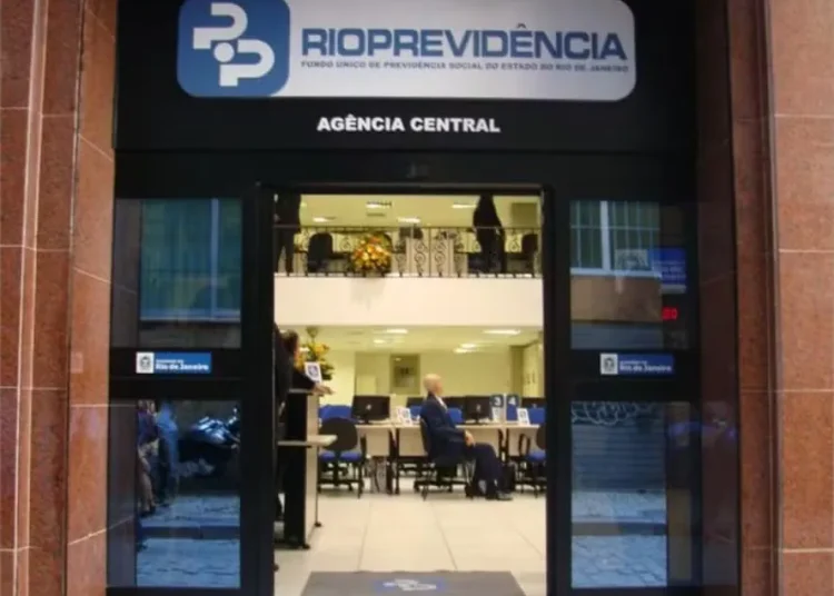 Governador em exercício do RJ exonera presidente do Rioprevidência