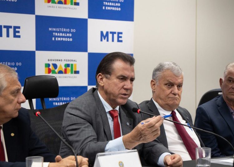 Taxistas pedem ao governo linha de crédito para renovação de frota