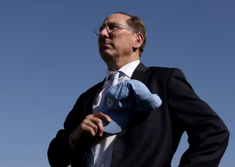 Textor se manifesta após ser afastado da SAF do Botafogo: “Informações incorretas e enganosas”