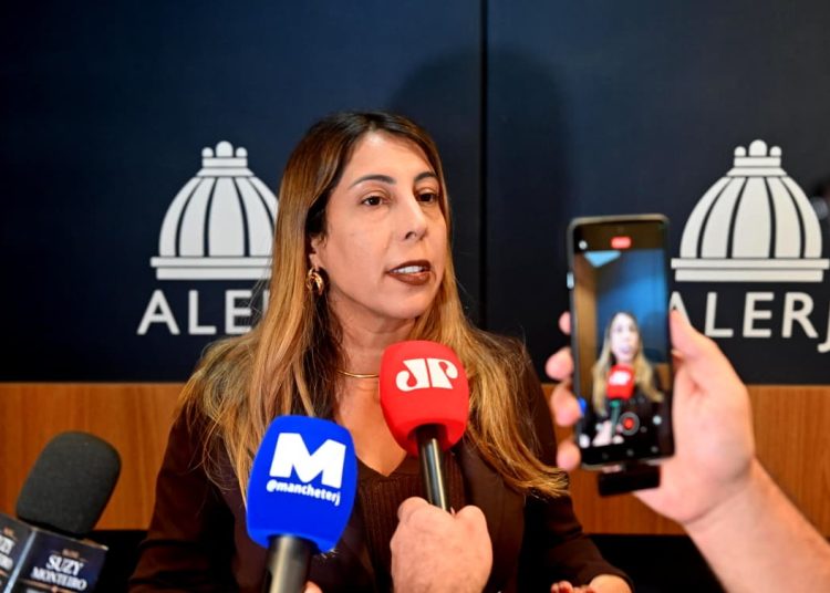 Carla Caputi anuncia contigenciamento de despesas em meio à queda da receita dos royalties