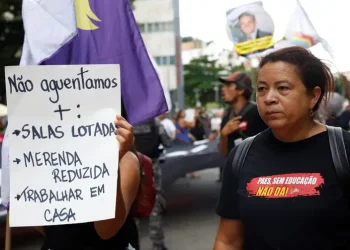 Professores estaduais e municipais do Rio fazem paralisação de 24h