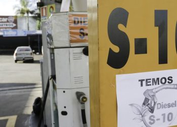 Pacote para conter alta dos combustíveis inclui subsídios e isenções