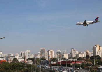 Empresas aéreas terão linha de crédito para enfrentar alta de custos
