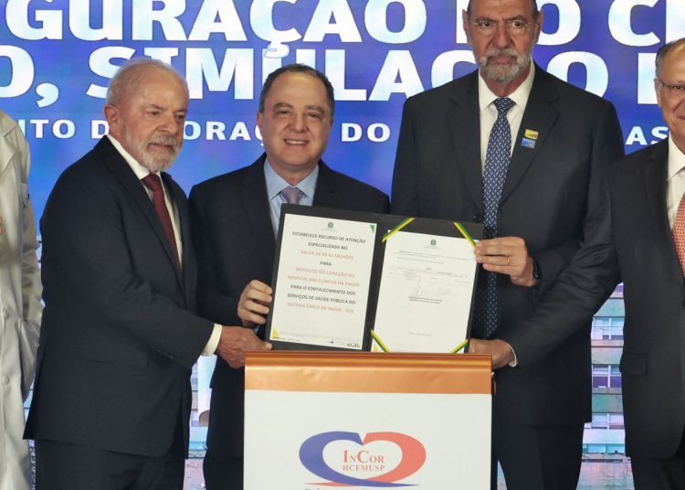 Lula sanciona lei do marco regulatório da vacina contra o câncer