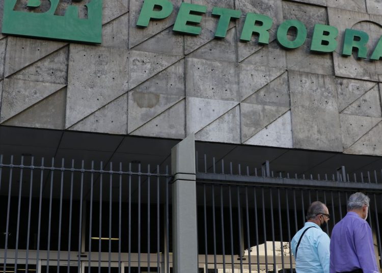 Petrobras bate novo recorde na produção de barris de petróleo e gás