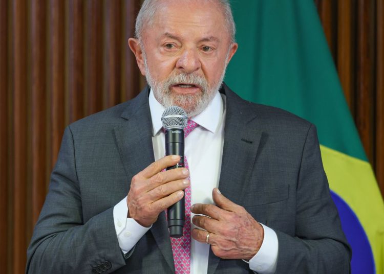 Lula diz que país não precisa de escola cívico-militar na educação
