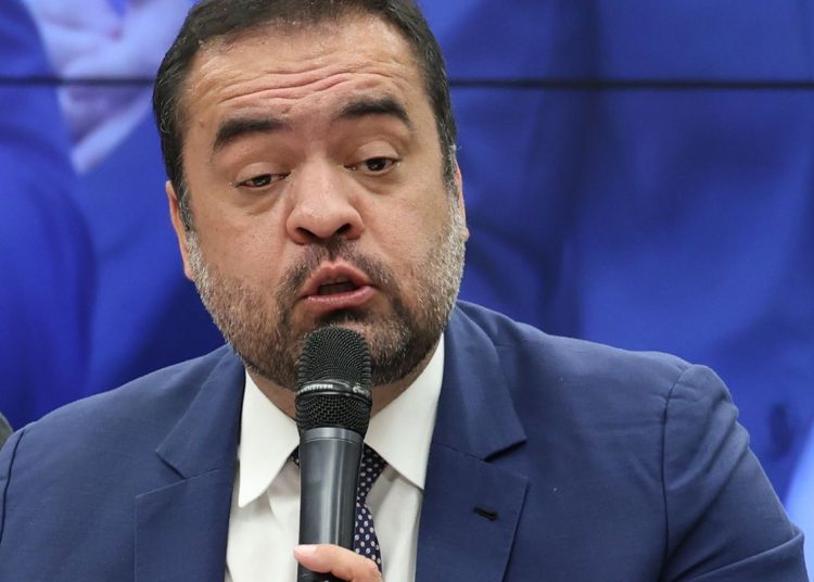 Defesa de Castro diz que “nada de relevante” foi apreendido pela PF