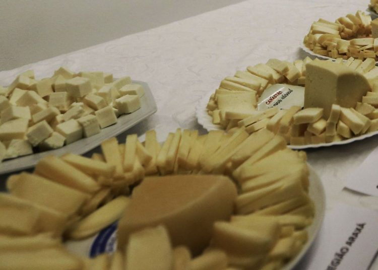 Brasil começa a importar queijo mais barato após acordo Mercosul–UE