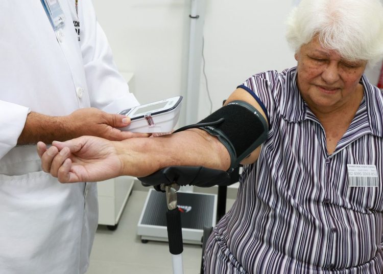 Pessoas 50+ vão representar metade do consumo com saúde em 2044