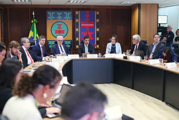 Formação de professores a distância mostra desempenho 53,1% inferior