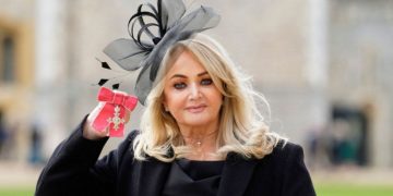 Bonnie Tyler é internada em Portugal e submetida a operação intestinal de urgência