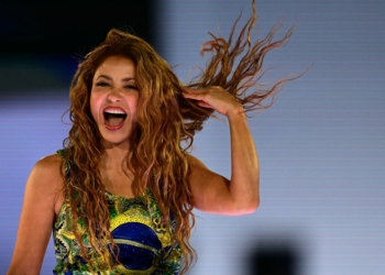 Sob a lua cheia, a ‘loba’ Shakira faz show histórico em Copacabana