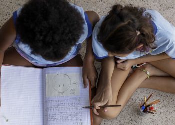 Metade dos estudantes não vê debate antirracista na escola, diz estudo