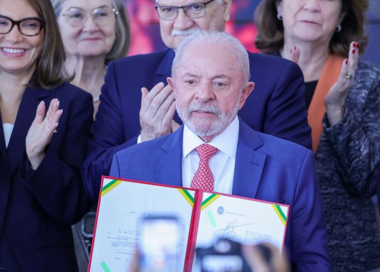 Lula sanciona lei que cria Cadastro Nacional de Agressores de mulheres