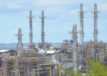 Refinarias da Petrobras operam com mais de 100% de capacidade; entenda