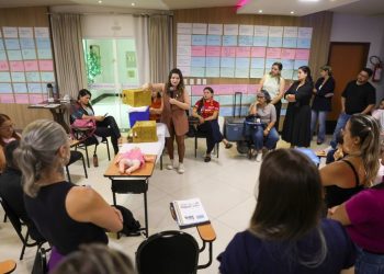 Profissionais de saúde vencem desafios para vacinação em área indígena