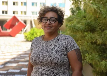 Trabalho de cuidado: “Mulheres têm escala 7×0”, diz pesquisadora