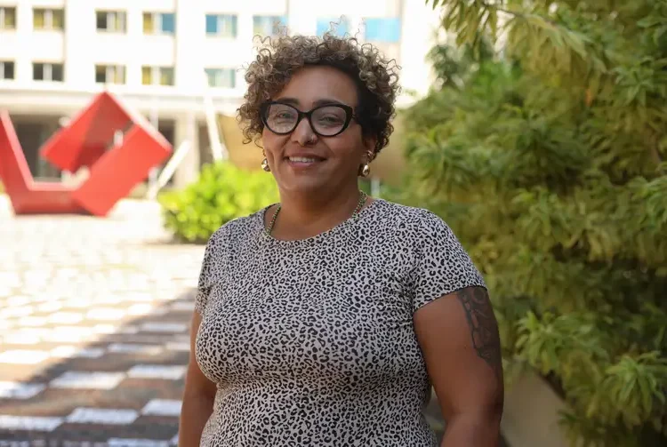 Trabalho de cuidado: “Mulheres têm escala 7×0”, diz pesquisadora