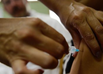 Vacinação de adolescentes de 15 a 19 anos contra o HPV é prorrogada