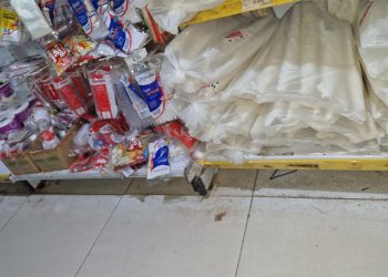 Vigilância Sanitária interdita supermercado em SFI após encontrar baratas, acúmulo de lixo e alimentos vencidos