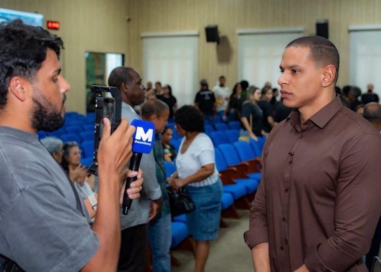 Maicon Cruz questiona Projeto de Lei nº 0154/2026: “Profissionais continuam recebendo abaixo do piso”