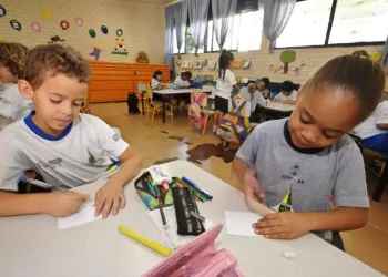 Censo Escolar: Brasil reduz índices de reprovação, abandono e atraso