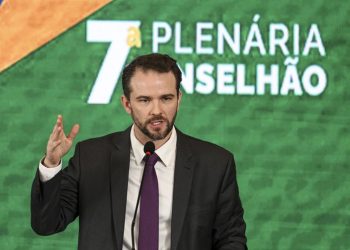 “Brasil não abaixa a cabeça”, diz Durigan ao defender soberania e Pix