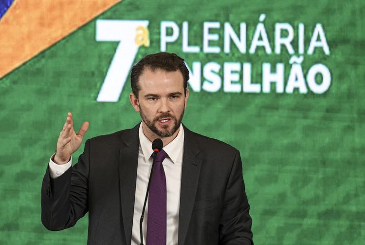 “Brasil não abaixa a cabeça”, diz Durigan ao defender soberania e Pix
