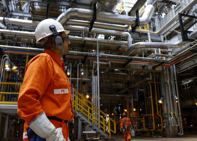 Economia brasileira cresceu 0,1% em abril, estima prévia da FGV