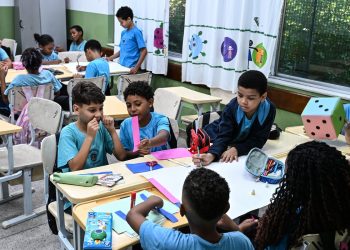 Governo fixa em R$ 5,1 mil novo piso nacional do magistério