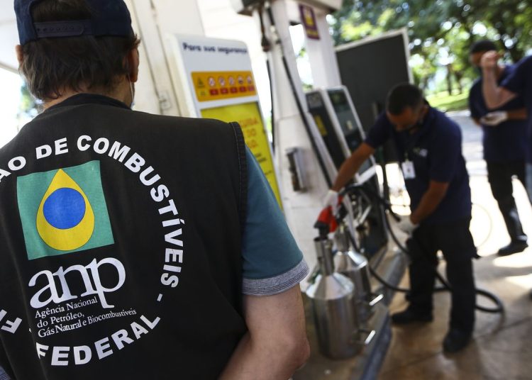 Em três meses, ANP fez 21 autuações por preço abusivo de combustível