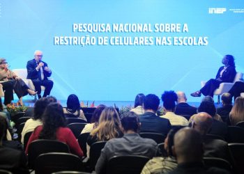 Lei que restringe uso de celulares já é adotada por 92% das escolas