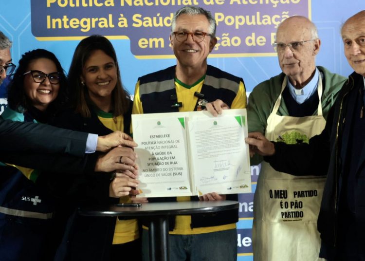 Saúde anuncia ampliação do atendimento à população em situação de rua