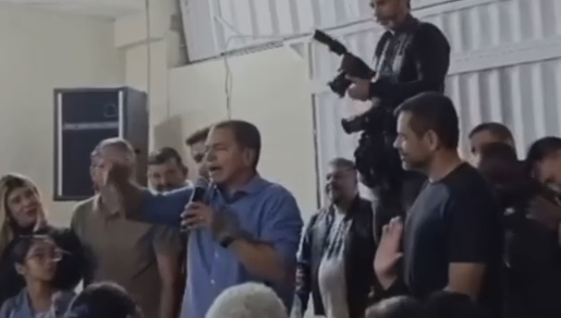 Mais um sobrenome: prefeito declara apoio e vira “Frederico Paes Garotinho Dauaire”